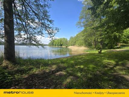 Dom w pięknej okolicy nad cichym jeziorem