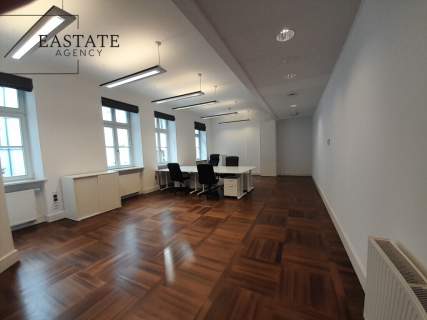 Biura w samym Centrum na przeciwko Pałacu Kultury.