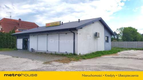 Budynek przy trasie Stryków-Brzeziny 