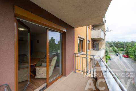 Do zamieszkania od zaraz. Duży balkon, m-ce parkingowe, piwnica.