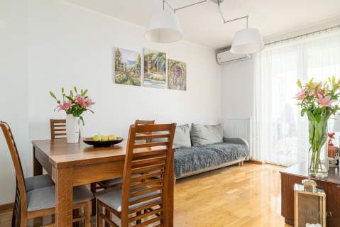 2 pok. na Skoroszach -duży balkon -południe -garaż