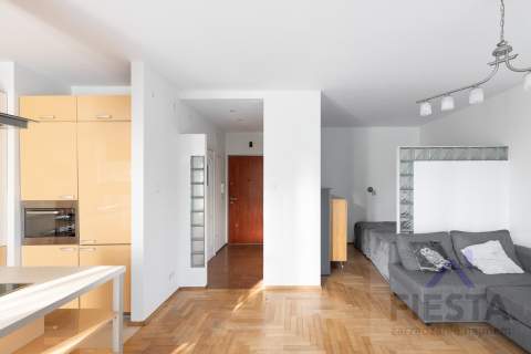 Duża kawalerka/ Balkon/ Parking/ Klimatyzacja