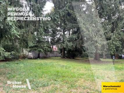 Rezydencja na wynajem z dużym zalesionym ogrodem