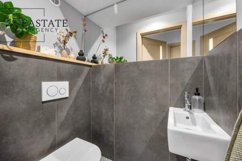 3 pokoje Oddzielna kuchnia Balkon Metro