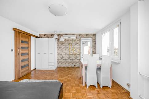 Rozkład 3 pokoje, osobna kuchnia piwnica 10m2