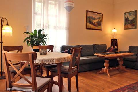Kamienica inwestycyjna parking 8 aut - centrum