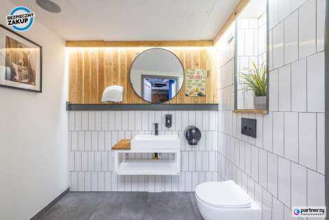 2-letni budynek w centrum Małego Kacka