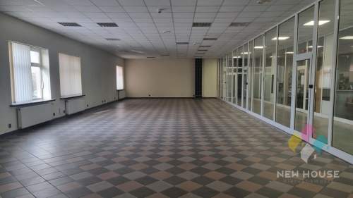 Lokal 500-800 m2, 1 piętro, parking