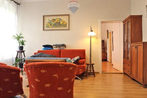 Kamienica inwestycyjna parking 8 aut - centrum