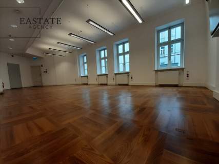 Biura w samym Centrum na przeciwko Pałacu Kultury.