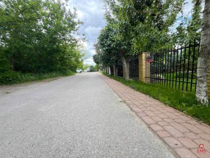 Atrakcyjna działka przy drodze