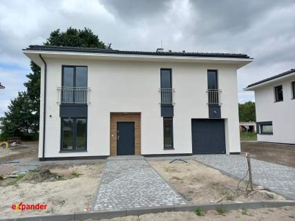 DOM WOLNOSTOJĄCY Z GARAŻEM 156 M2 CZARNE BŁOTO
