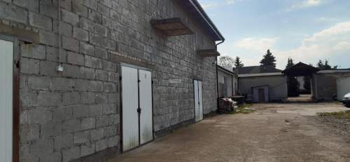 Murowany Magazyn wysoki na 6 m, każdy po 70 m2