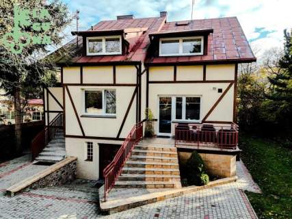 Przestronny dom z garażem i poddaszem do aranżacji