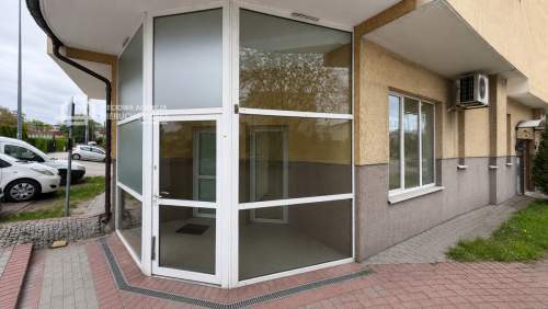 Lokal z witryną na parterze głównej ulicy-Rumia