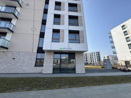 Lokal w stanie deweloperskim na dużym osiedlu