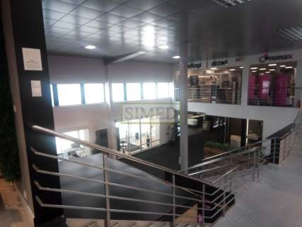Sklep,usługi,parter,wys,4m,parking,ochrona