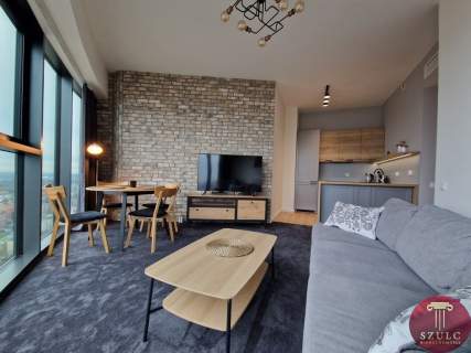 Na wynajem komfortowy apartament w sercu miasta.