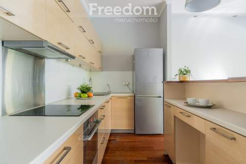 3 pokoje, balkon 30m2, garaż, ul. Rydygiera 15.