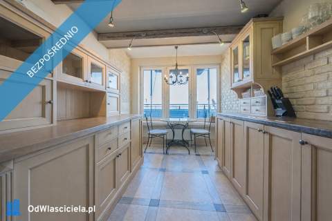 Apartament na ostatnim piętrze z widokiem na światło, ciszę i...