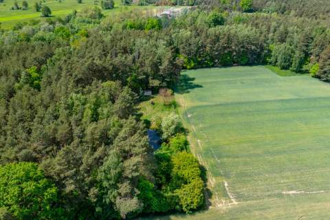 Budowlana 2300 m ze stawem i zielenią
