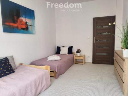 Ostatni apartament nad jeziorem w otoczeniu lasów.