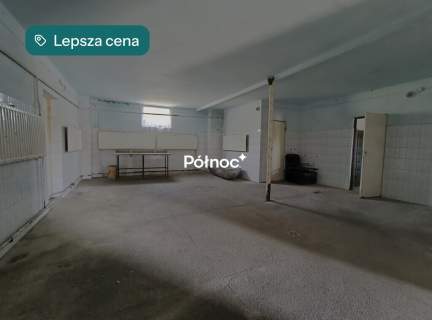 Budynki gospodarcze i dom w Mołożowie