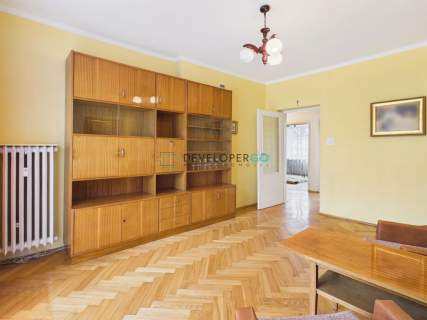2 pokoje z osobną kuchnią i balkonem. Centrum