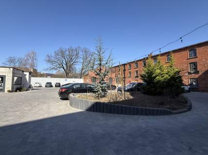 Lokal usługowy 36m , klimatyzacja, winda, parking 
