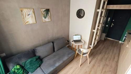 Studio z antresolą w kamienicy   Legionów 75