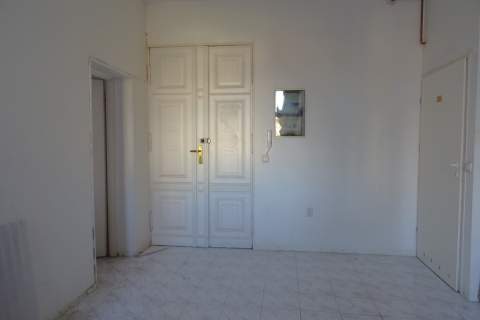 70m2 - PIERWSZE PIĘTRO - Ładna kamienica 