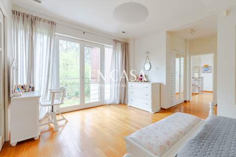 Willa 450 m2 na dużej działce blisko 4500 m2
