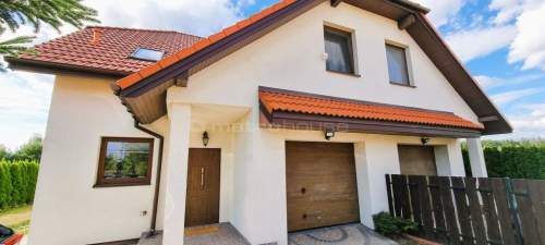 Piękny dom przy lesie pod Górą Kalwarią