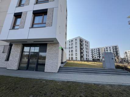 Lokal w stanie deweloperskim na dużym osiedlu