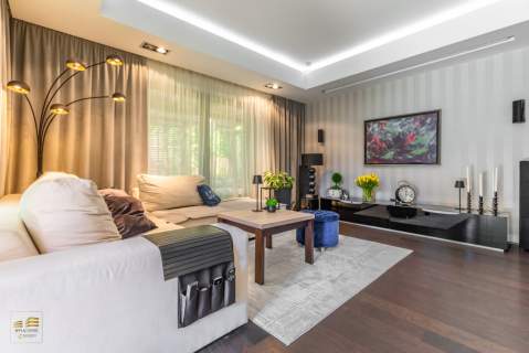 Dom wolnostojący 336 m2, z basenem w Konopnicy