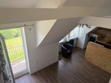 Dwa poziomy Widok na rzekę i las Balkon