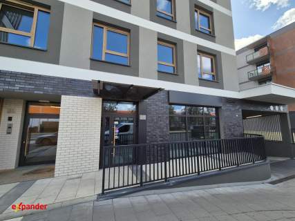 Lokal na Starym Mieście w apartamentowcu nad rzeką