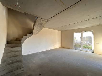 Unikatowa oferta. 3 kondygnacyjne z balkonem i ogródkiem