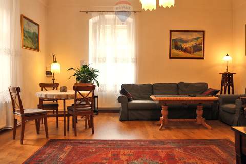 Kamienica inwestycyjna parking 8 aut - centrum