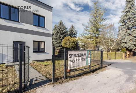 4 sypialnie , przestronny salon , 800 m do szkoły