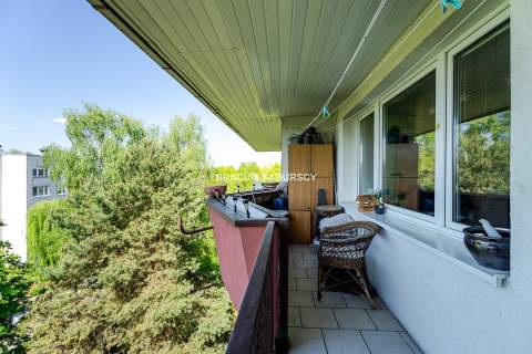 Balkon, blisko tramwaj,dwa pokoje do remontu