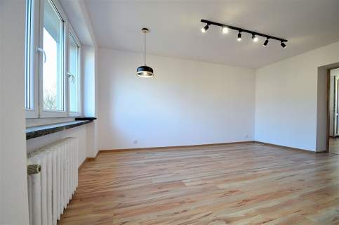 2 pokoje po generalnym remoncie Balkon 42 m 