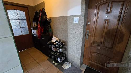 Bezczynszowe mieszkanie z ogródkiem i budynkami go