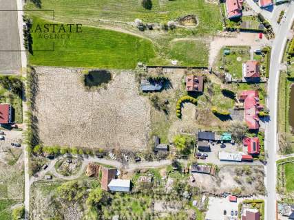 Działki z pensjonatem o łącznej powierzchni 5500m2