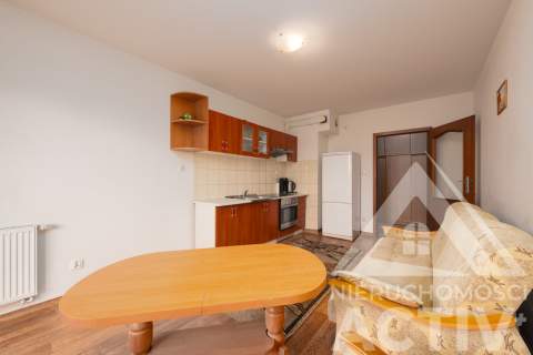 Do zamieszkania od zaraz. Duży balkon, m-ce parkingowe, piwnica.