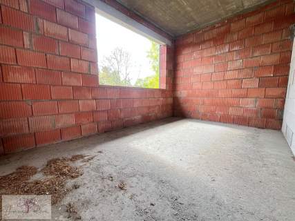 Nowe bliźniaki z garażem i poddaszem st. surowy