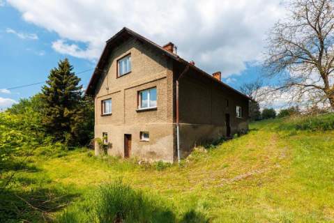 Dom do remontu z zabudowaniami na działce 53 ar