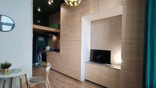 Studio z antresolą w kamienicy   Legionów 75