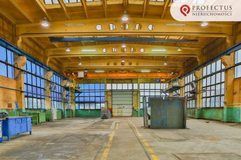Hala z suwnicą 726,17 m2, Gdańsk, sprawna suwnica