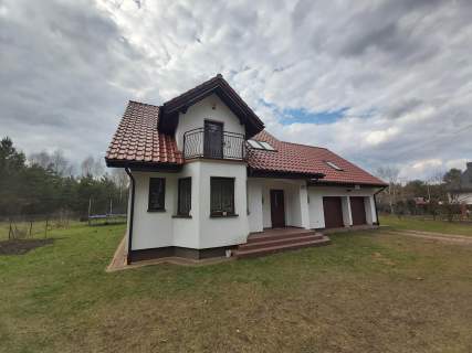 Dom jednorodzinny w spokojnej okolicy blisko lasu i jeziora